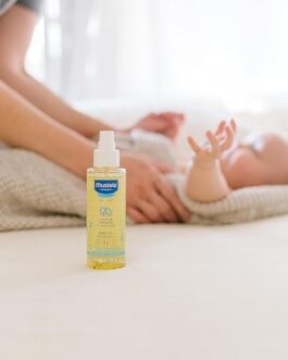 Mustela Baby Oil – Moisturizing Oil for Massage – with Natural Avocado, Pomegranate & Sunflower Oil – 3.38 fl. Oz